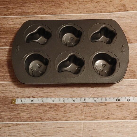 Wilton Halloween ghosts and pumpkins muffin mini cakes bakeware - Picture 6 of 7